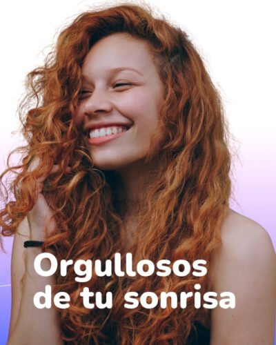 Paciente feliz con diseño de sonrisa natural en Clínica OdontoWay Usaquén Bogotá.